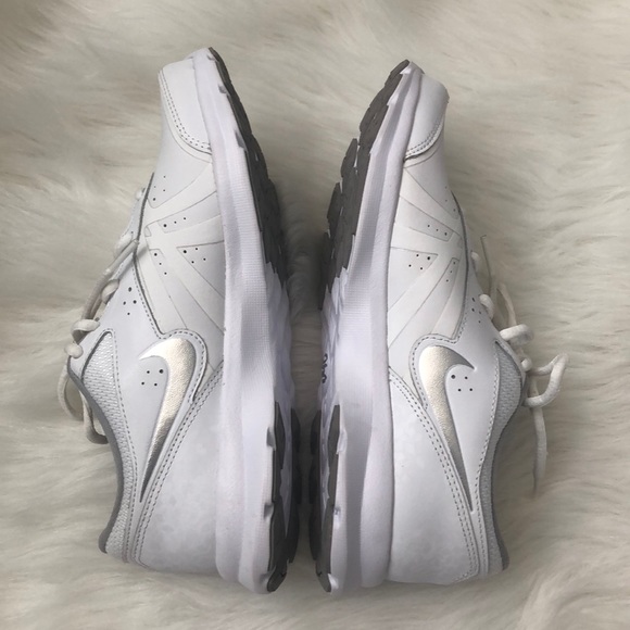 N E W | Nike Walking Running Shoes Sneakers - Picture 4 of 6